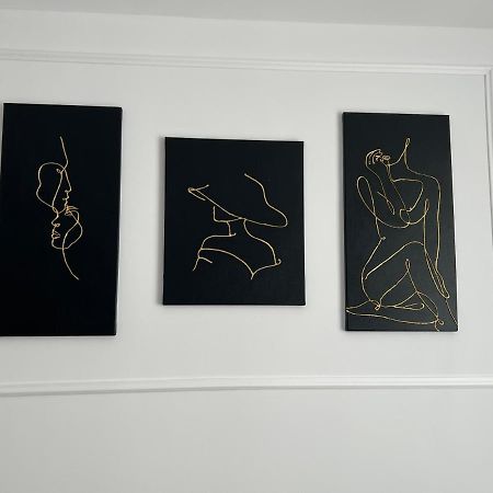 Glamart Apartment ไกรโอวา ภายนอก รูปภาพ