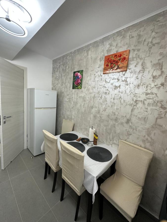 Glamart Apartment ไกรโอวา ภายนอก รูปภาพ