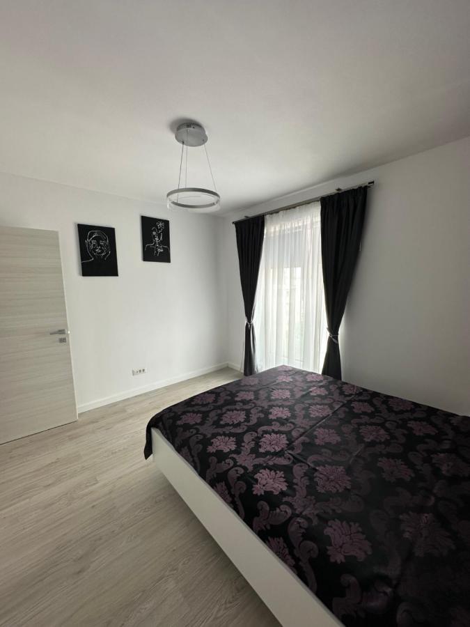 Glamart Apartment ไกรโอวา ภายนอก รูปภาพ