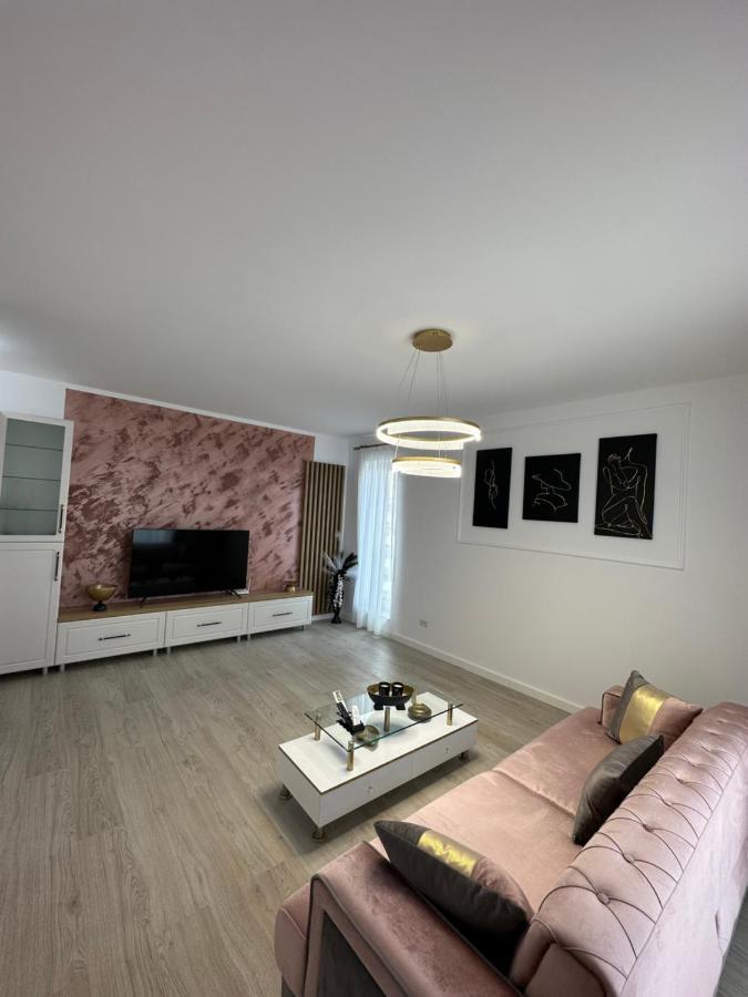 Glamart Apartment ไกรโอวา ภายนอก รูปภาพ