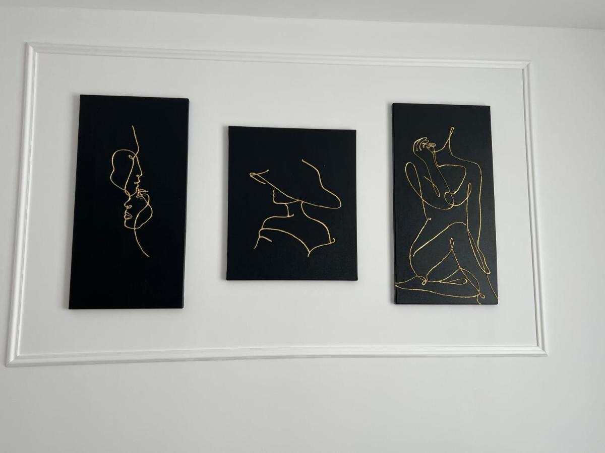 Glamart Apartment ไกรโอวา ภายนอก รูปภาพ